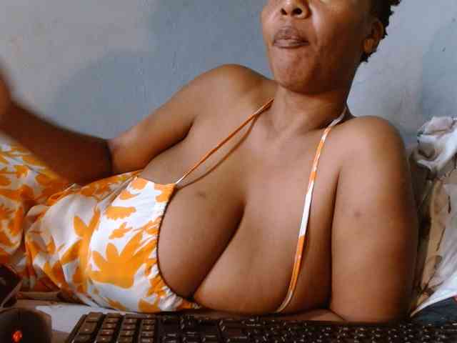 diamondboobs44dddx webcam