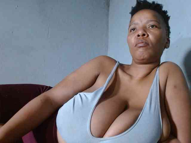 diamondboobs44dddx webcam