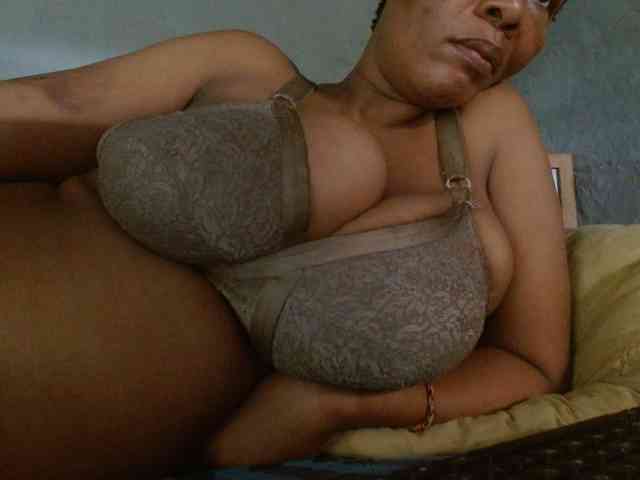 diamondboobs44dddx webcam