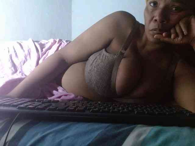 diamondboobs44dddx webcam