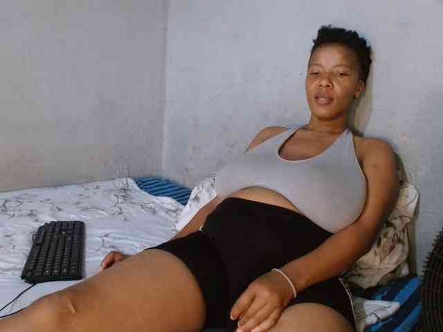 diamondboobs44dddx webcam