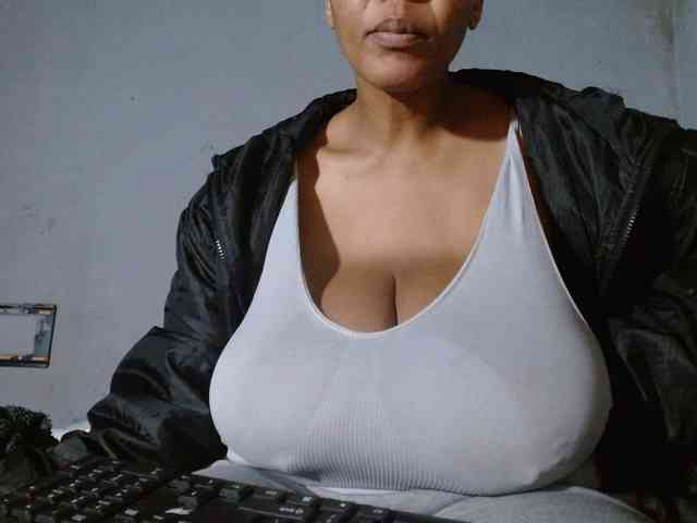 diamondboobs44dddx webcam