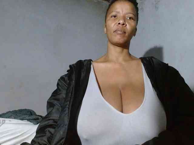 diamondboobs44dddx webcam