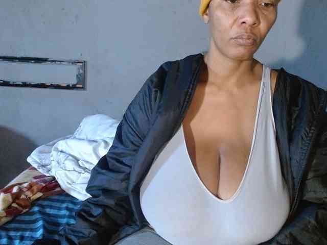 diamondboobs44dddx webcam