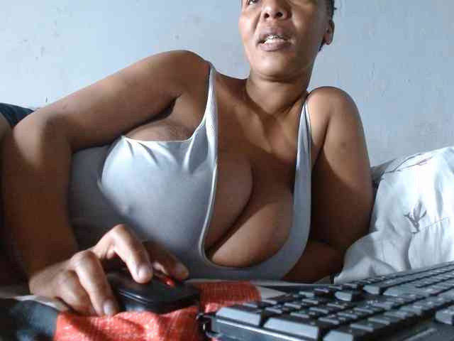 diamondboobs44dddx webcam