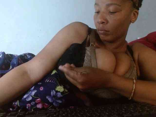 diamondboobs44dddx webcam