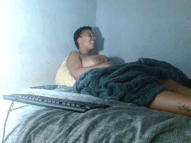 diamondboobs44dddx webcam