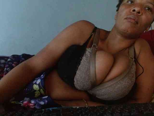 diamondboobs44dddx webcam