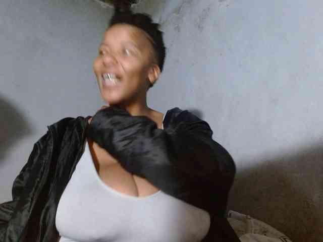 diamondboobs44dddx webcam