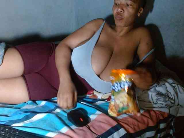diamondboobs44dddx webcam