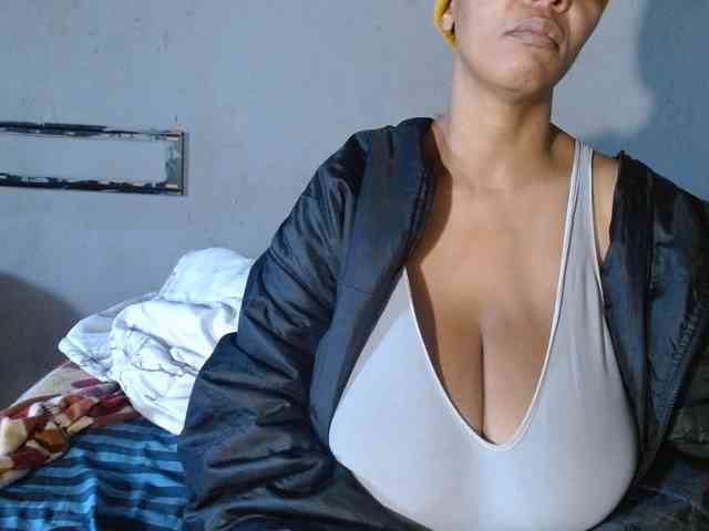 diamondboobs44dddx webcam