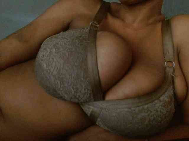 diamondboobs44dddx webcam