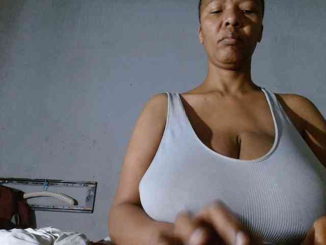 diamondboobs44dddx webcam