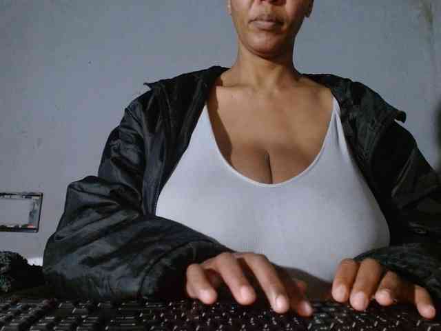 diamondboobs44dddx webcam
