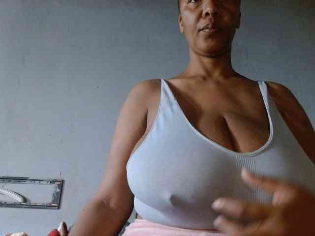diamondboobs44dddx webcam