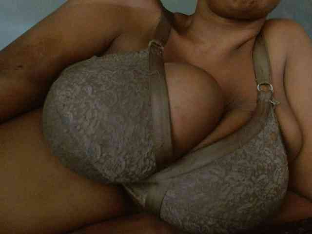 diamondboobs44dddx webcam