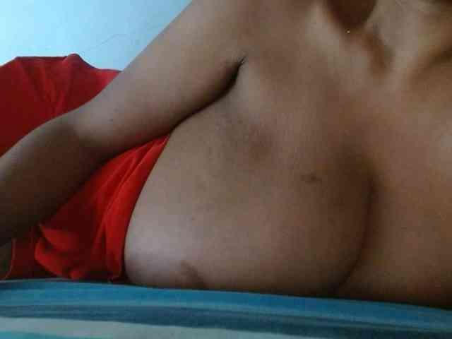 diamondboobs44dddx webcam