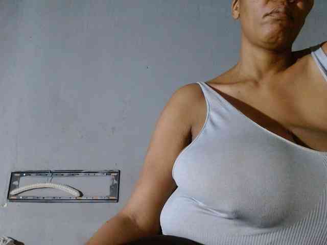 diamondboobs44dddx webcam