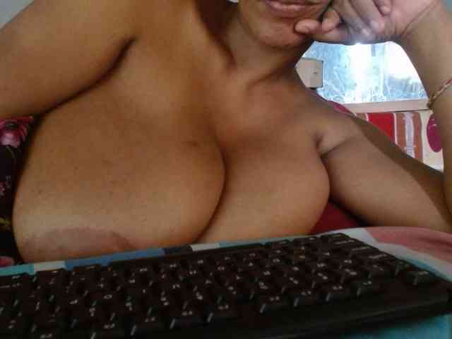 diamondboobs44dddx webcam