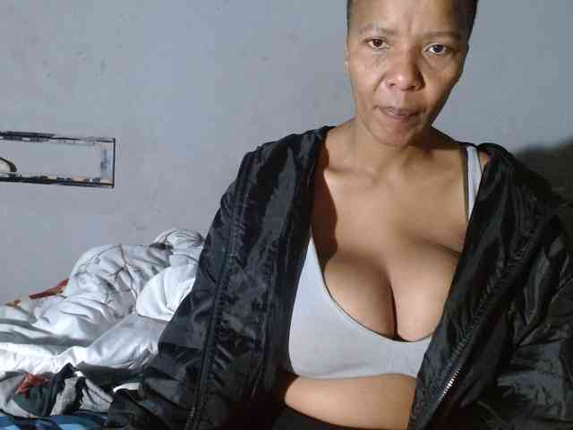 diamondboobs44dddx webcam