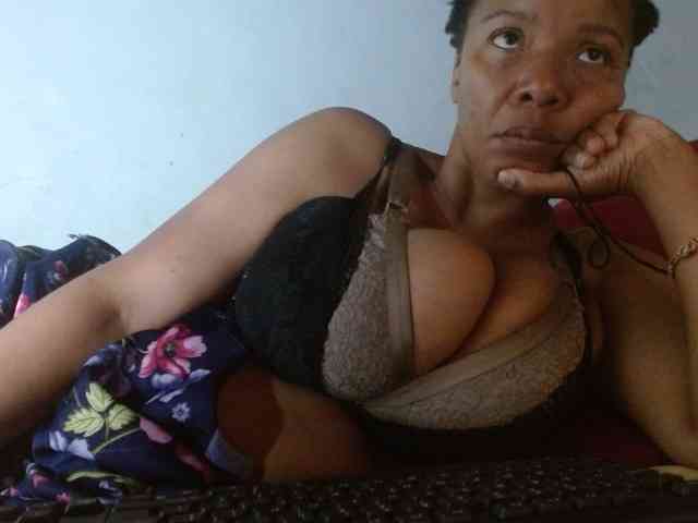 diamondboobs44dddx webcam