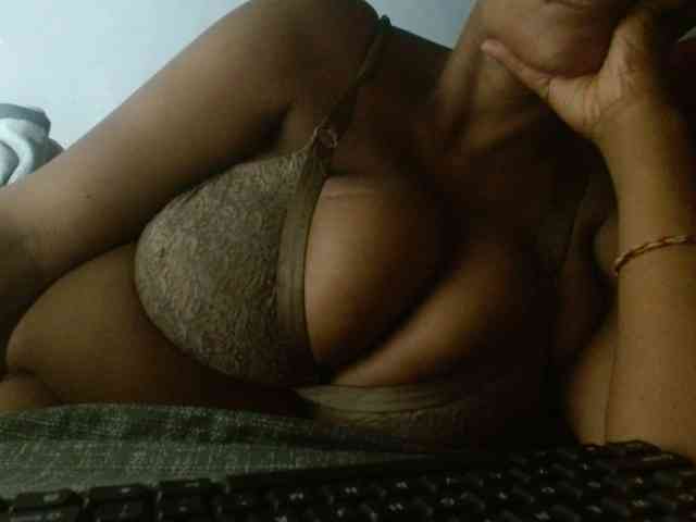 diamondboobs44dddx webcam