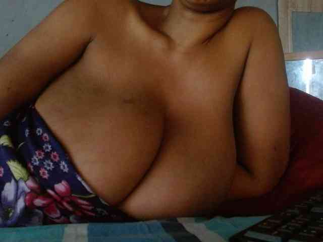 diamondboobs44dddx webcam