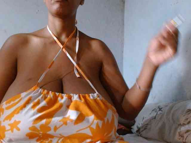 diamondboobs44dddx webcam