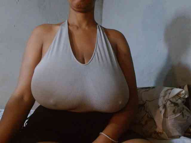 diamondboobs44dddx webcam