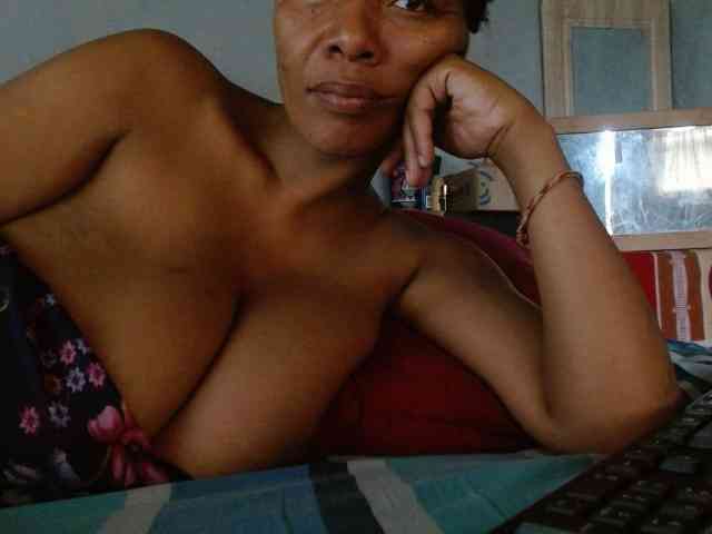 diamondboobs44dddx webcam