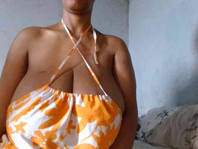 diamondboobs44dddx webcam