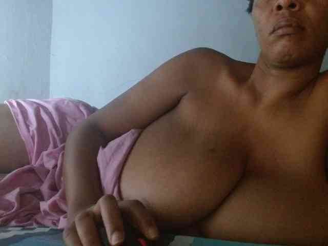 diamondboobs44dddx webcam