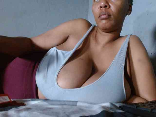 diamondboobs44dddx webcam