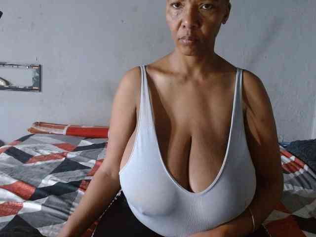 diamondboobs44dddx webcam