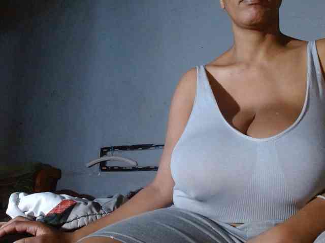 diamondboobs44dddx webcam