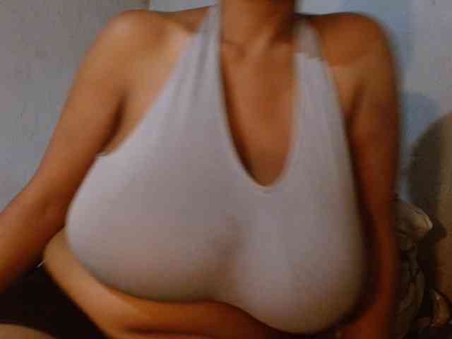 diamondboobs44dddx webcam
