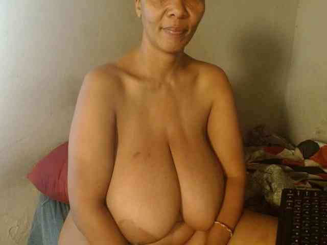 diamondboobs44dddx webcam