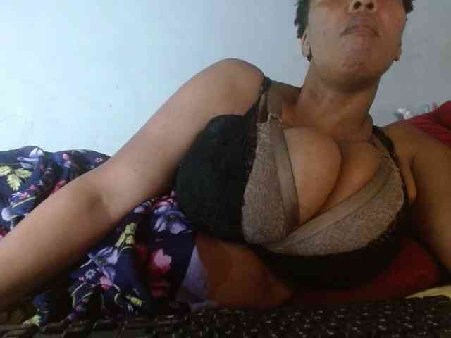 diamondboobs44dddx webcam