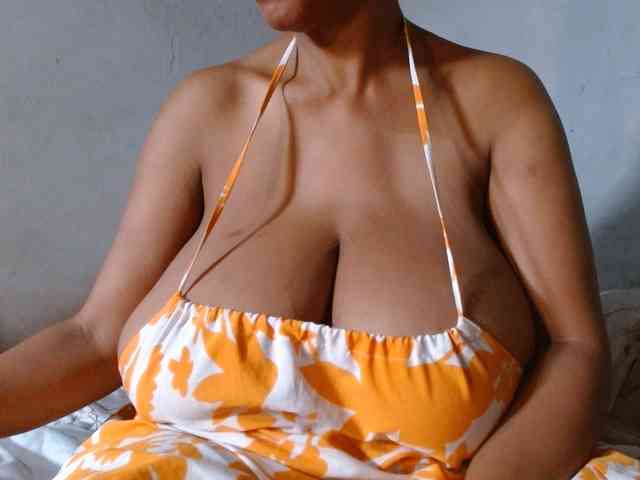 diamondboobs44dddx webcam