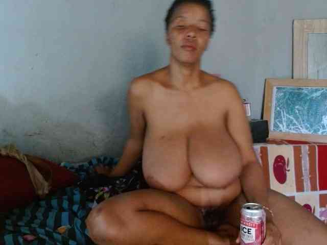 diamondboobs44dddx webcam