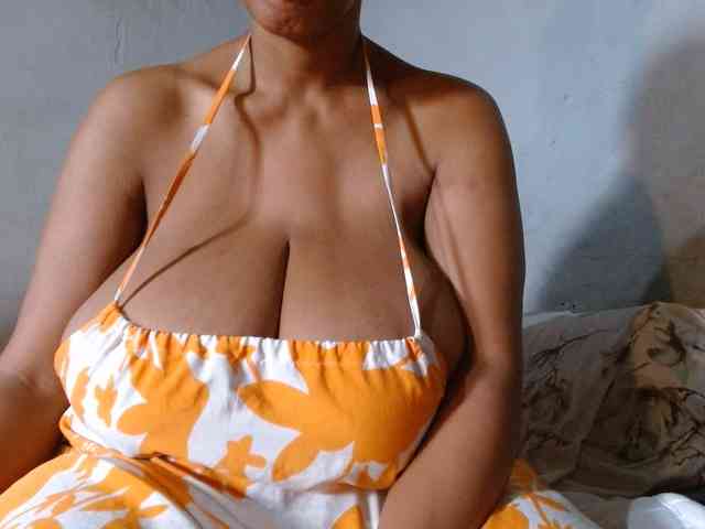diamondboobs44dddx webcam