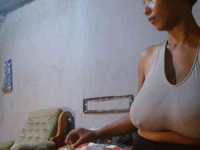 diamondboobs44dddx webcam