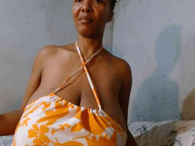 diamondboobs44dddx webcam