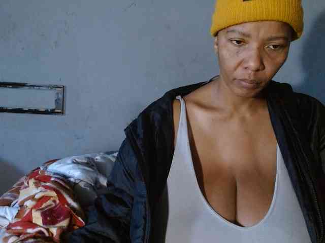 diamondboobs44dddx webcam