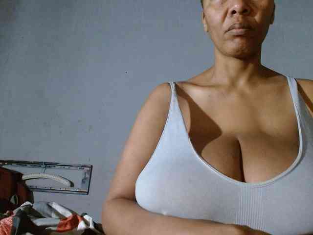 diamondboobs44dddx webcam