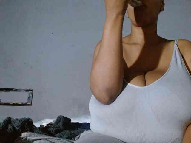 diamondboobs44dddx webcam