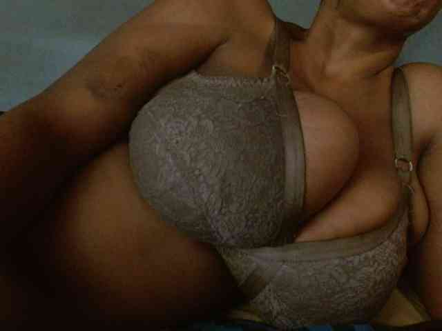 diamondboobs44dddx webcam