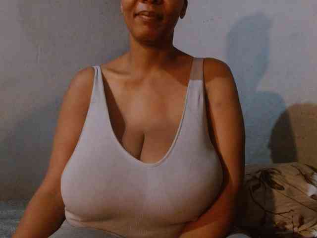 diamondboobs44dddx webcam