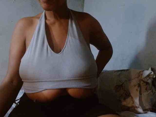 diamondboobs44dddx webcam
