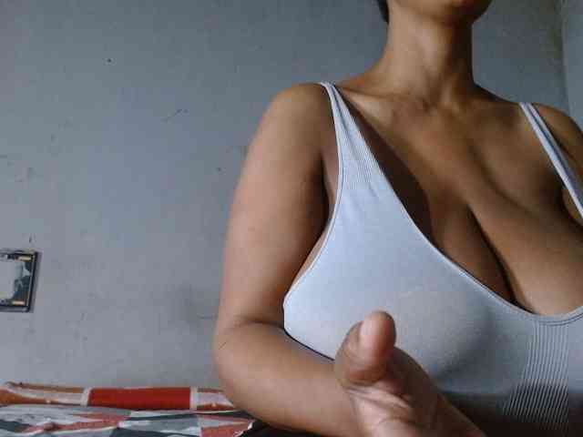 diamondboobs44dddx webcam
